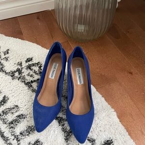 Steve Madden royal blue suede pumps. Worn only once. Excellent condition.